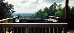 Eureka Springs Cabins - Hot Tub
